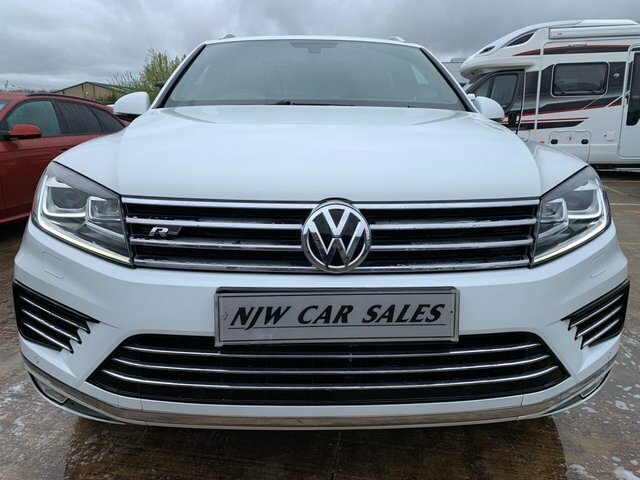 Volkswagen Touareg 3.0 Tdi V6 Bluemotion White #2