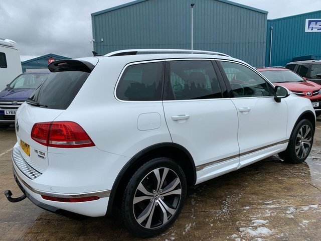 Volkswagen Touareg 3.0 Tdi V6 Bluemotion White #5