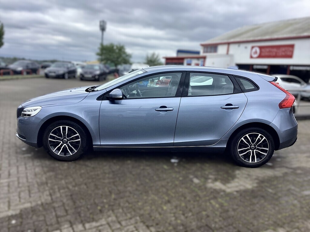 Volvo V40 D2 Momentum VN17NLL Blue #5