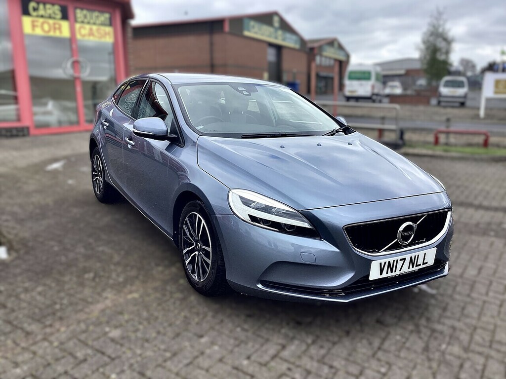 Volvo V40 D2 Momentum VN17NLL Blue #2