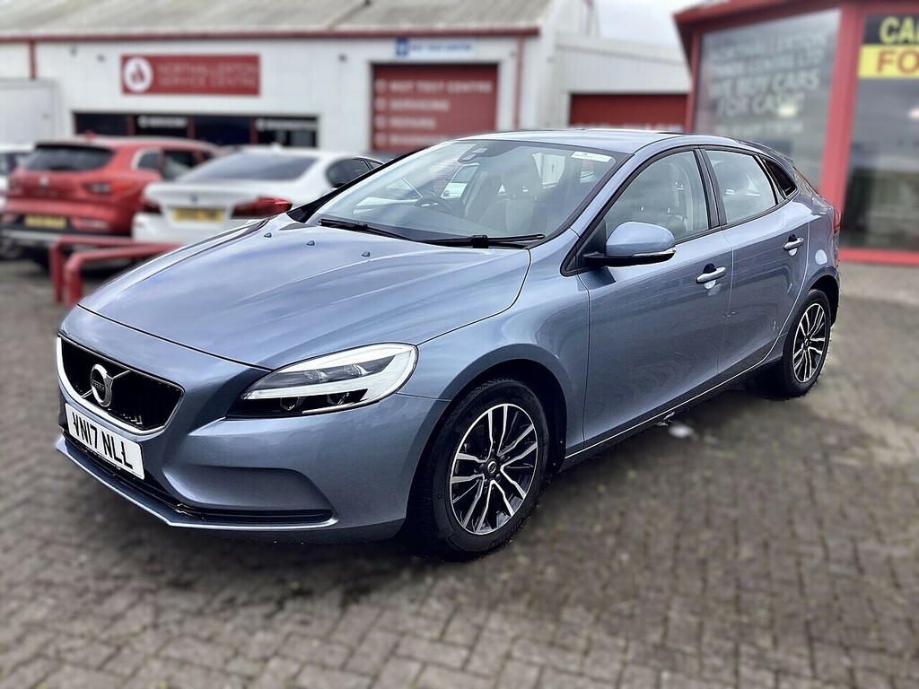 Volvo V40 D2 Momentum VN17NLL Blue #4