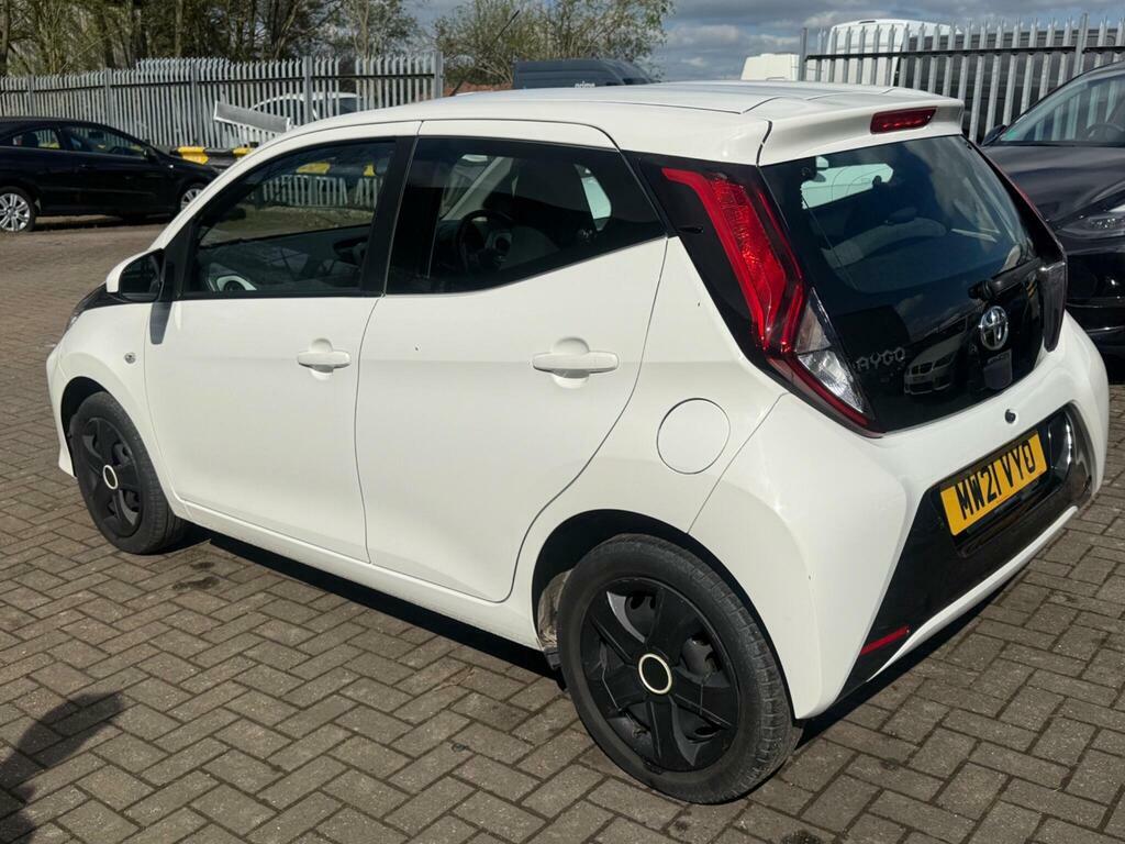 Toyota Aygo 1.0 Vvt-i X-play Euro 6 S S MW21VYO White #3