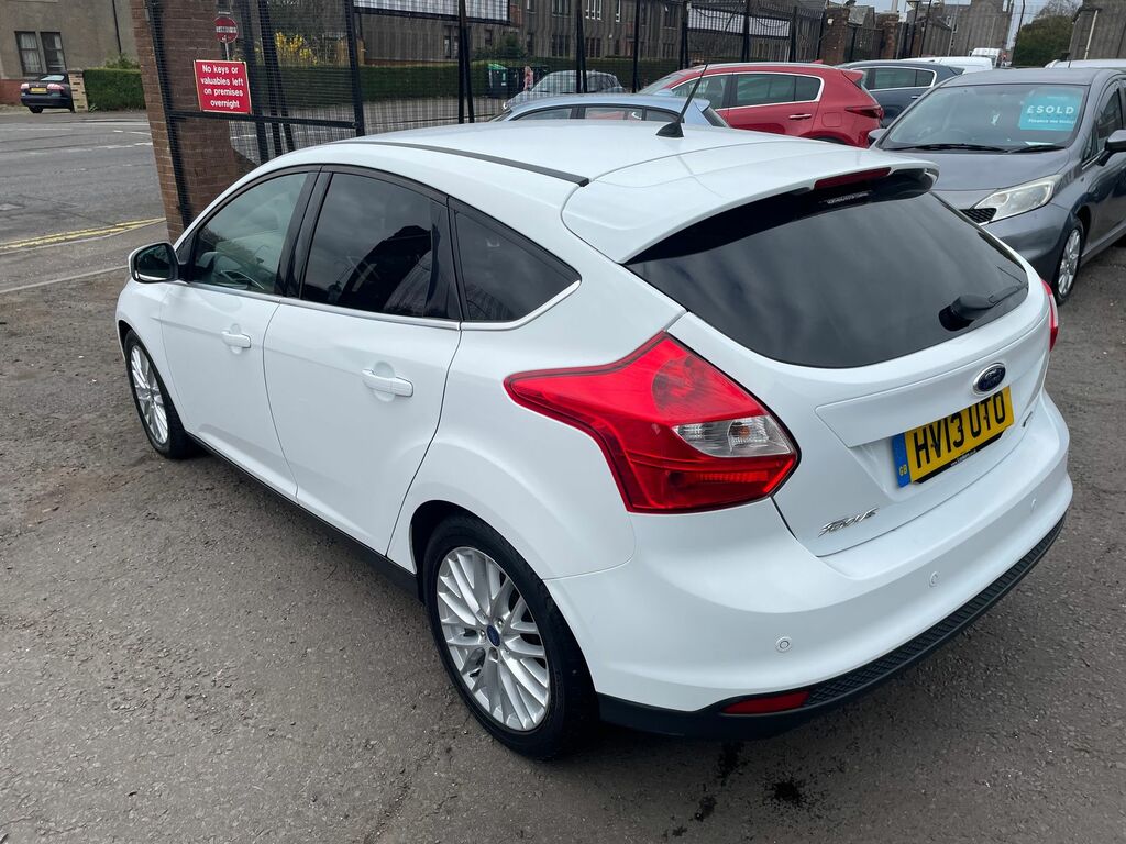 Ford Focus Focus Hatchback HV13UTO White #6