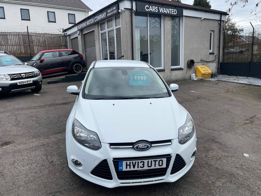 Ford Focus Focus Hatchback HV13UTO White #2