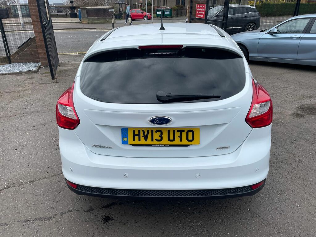 Ford Focus Focus Hatchback HV13UTO White #5
