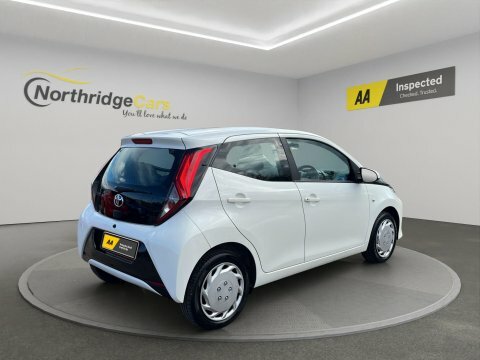 Toyota Aygo 1.0 Vvt-i X-play DG68XVE White #6