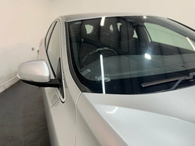 Volvo V40 2.0 T2 R-design Hatchback Euro 6 SY17NYA Silver #6