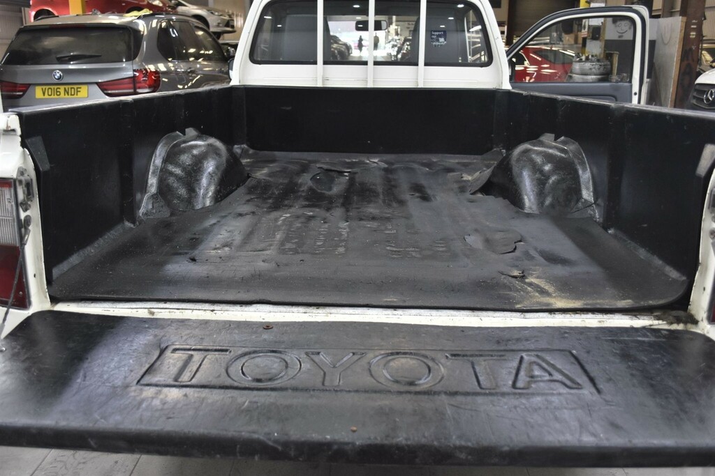 Toyota HILUX 2.4D 4X2 White #5