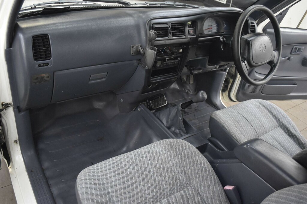Toyota HILUX 2.4D 4X2 White #3