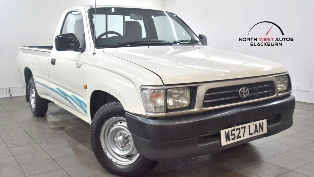 Toyota HILUX 2.4D 4X2 White