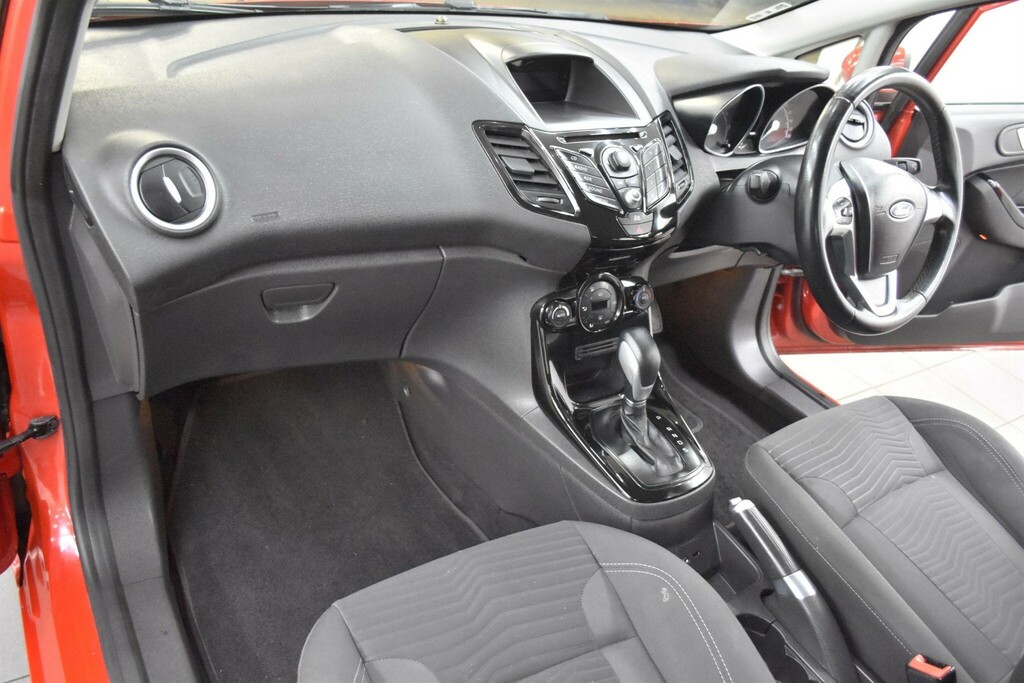 Ford Fiesta 1.6 Zetec Powershift Euro 5 BT62FEH Red #3