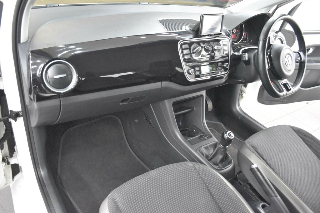 Volkswagen Up 1.0 High Euro 5 SJ63ZJE White #3