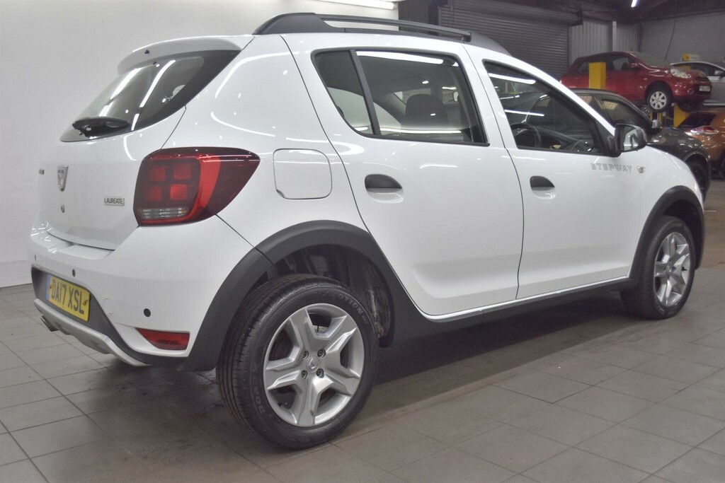 Dacia Sandero Stepway 1.5 Dci Laureate Euro 6 Ss DA17XSL White #2
