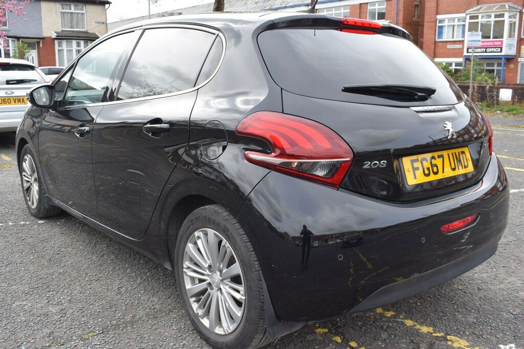 Peugeot 208 1.2 Puretech Allure Euro 6 FG67UMD Black #2