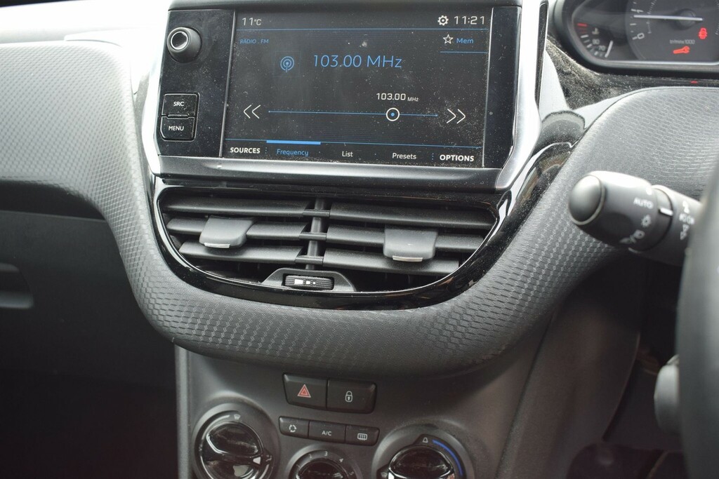 Peugeot 208 1.2 Puretech Allure Euro 6 FG67UMD Black #4