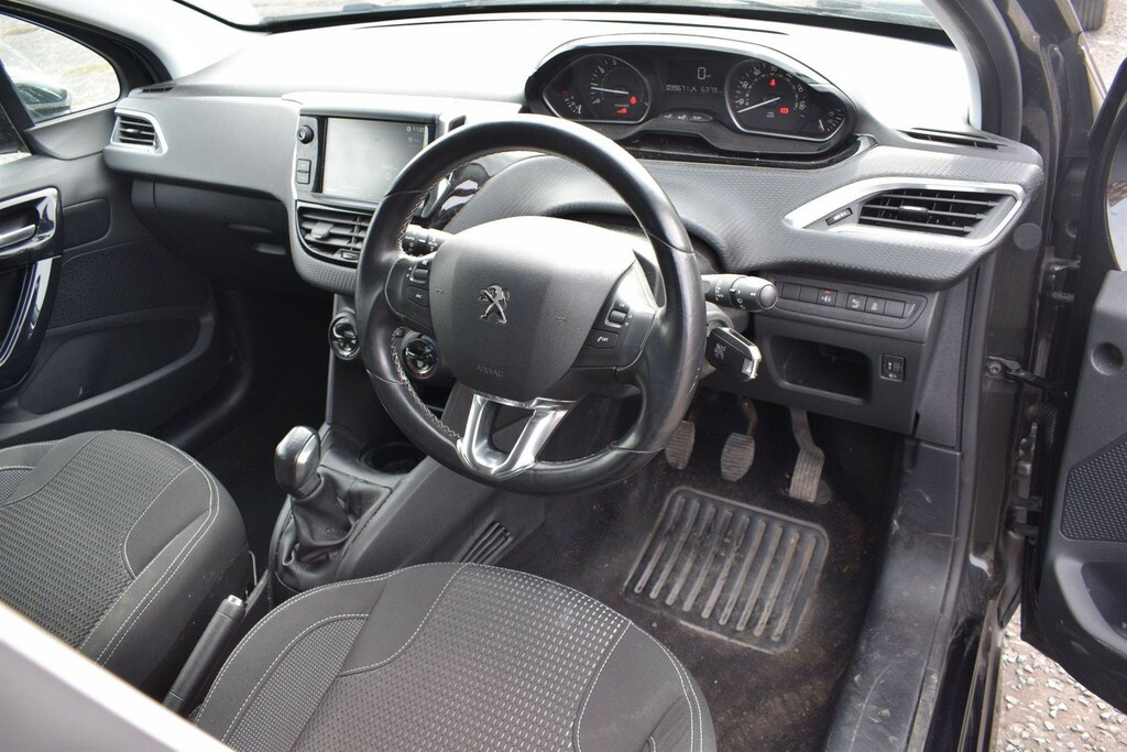 Peugeot 208 1.2 Puretech Allure Euro 6 FG67UMD Black #3