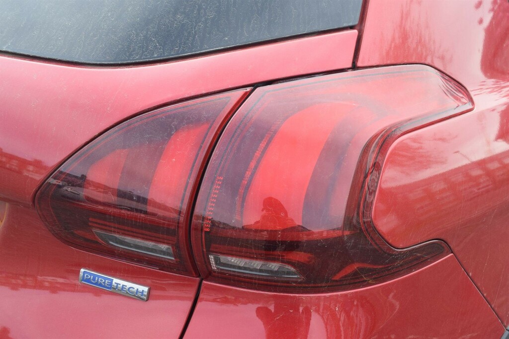 Peugeot 2008 1.2 Puretech Allure Euro 6 GN67NRO Red #6