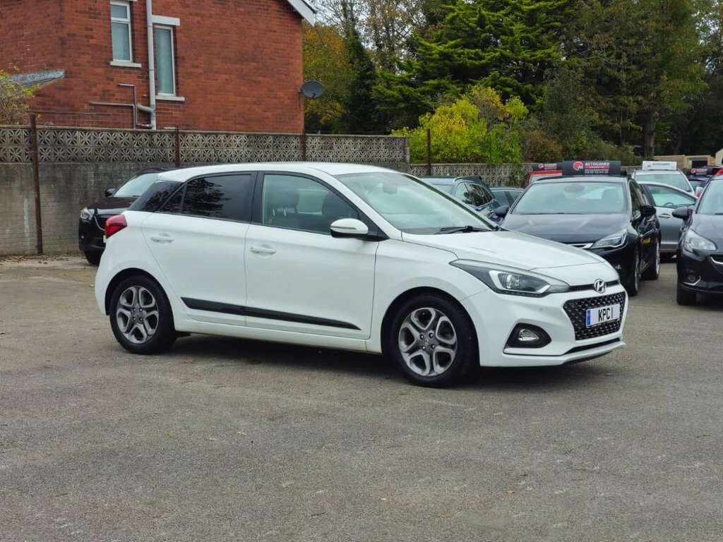 Hyundai I20 1L Premium Nav MM18VUY White #2