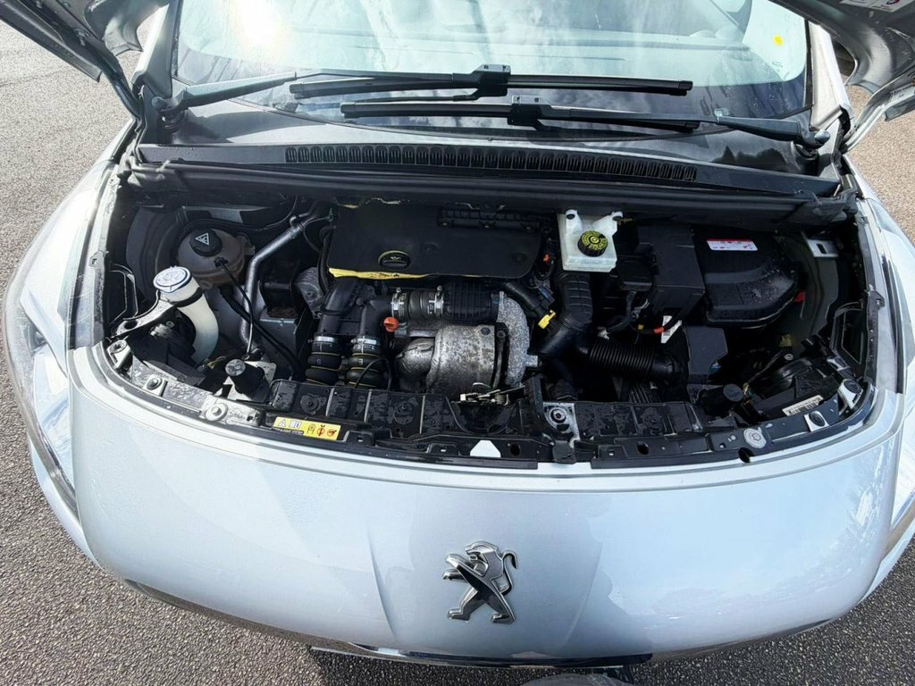 Peugeot 3008 1.6L Active Silver #4