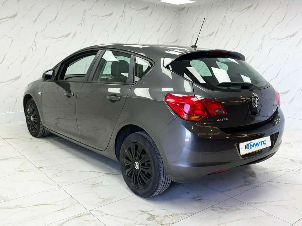 Vauxhall Astra 1.6L Exclusiv MV60WEW Grey #6