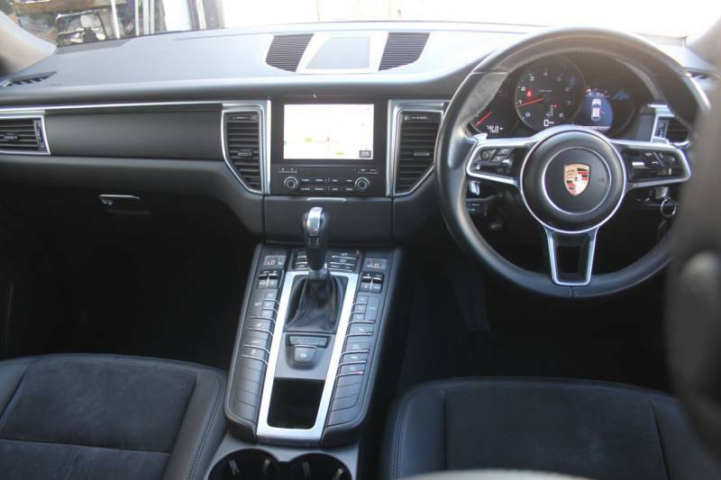Porsche Macan 252 2.0T Pdk - 2017 17 PY17JBO Black #2