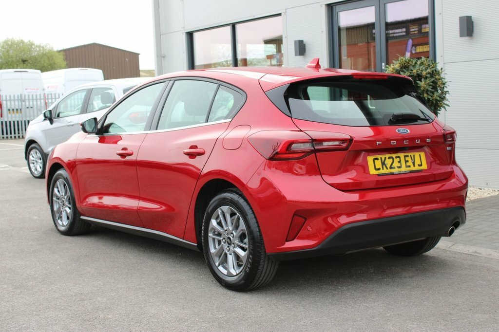 Ford Focus 1L Titanium Red #6