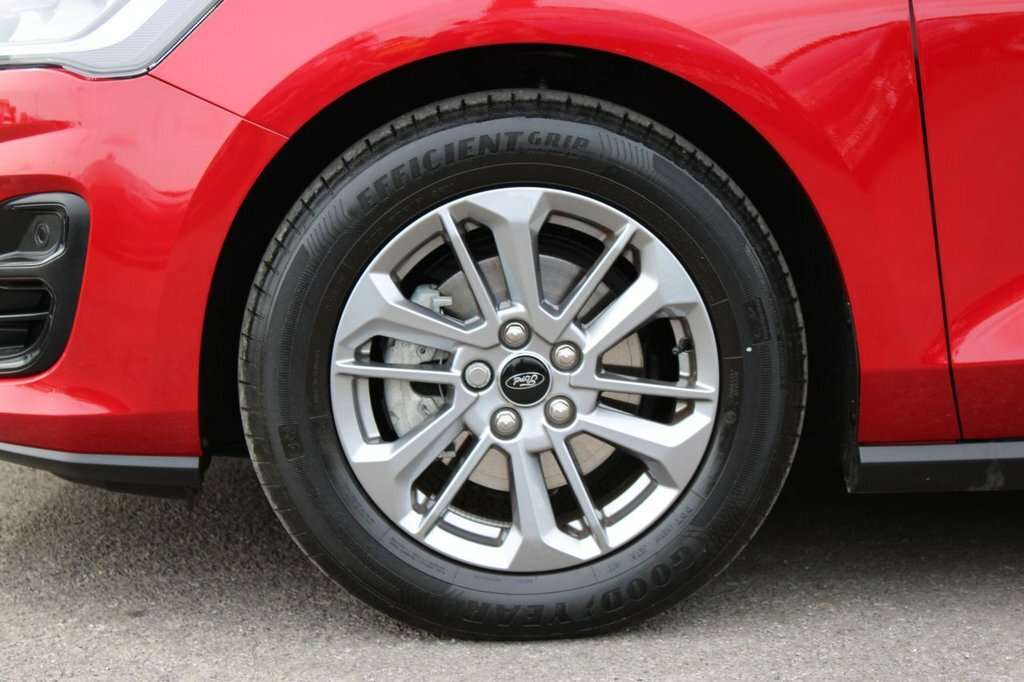 Ford Focus 1L Titanium Red #4