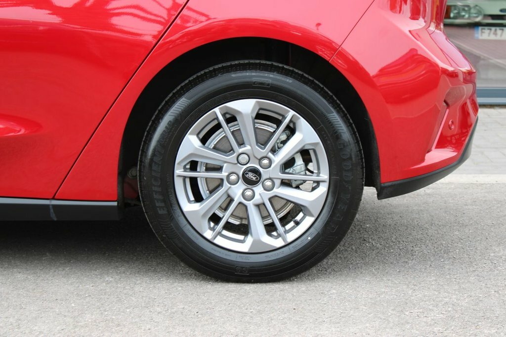 Ford Focus 1L Titanium Red #5