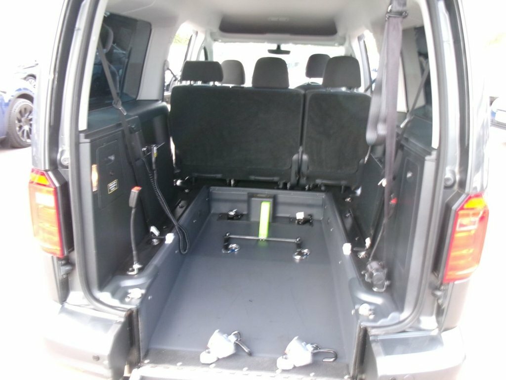 Volkswagen Caddy Maxi Life 2L Null YY70UFC Grey #6