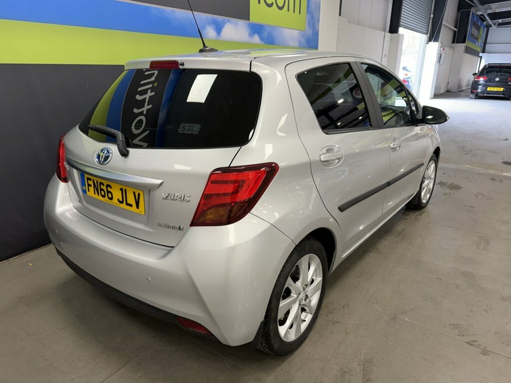 Toyota Yaris 1.5L Excel Silver #4