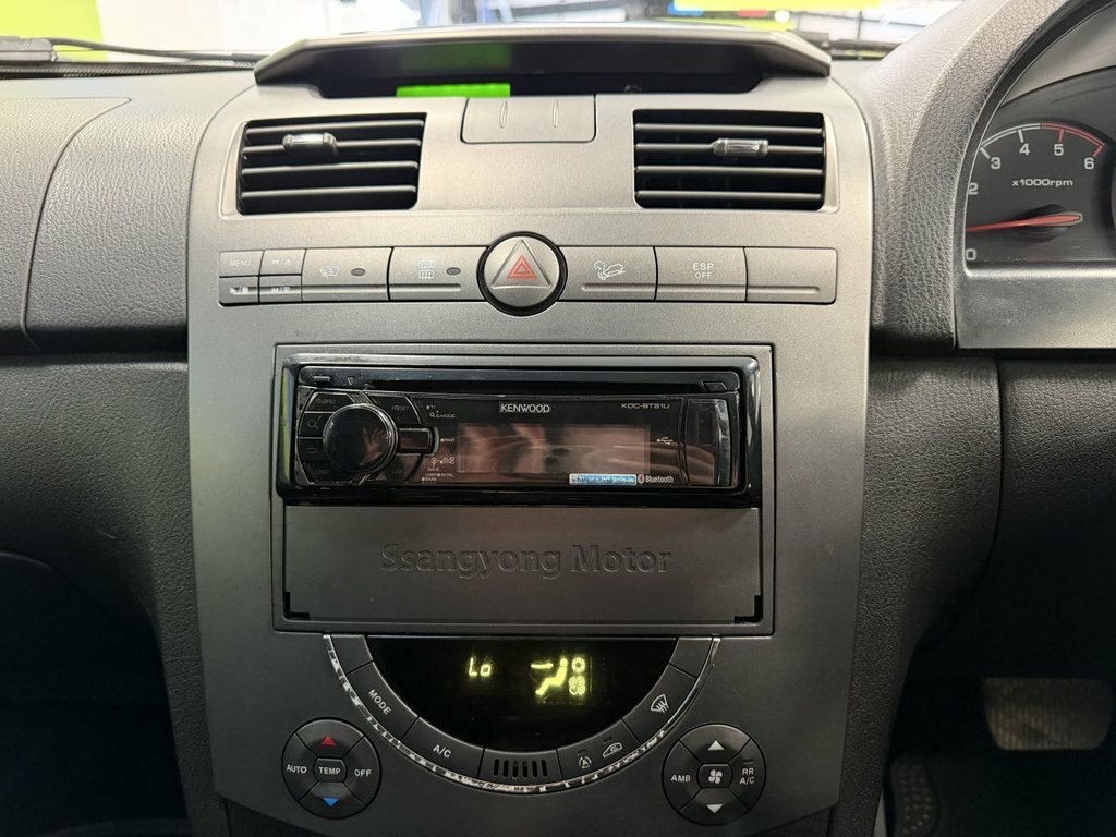 SsangYong Rexton Suv 2.7 D Ex 2012 Black #24