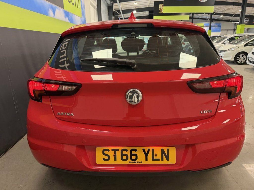 Vauxhall Astra 1.6L Elite Nav Red #6
