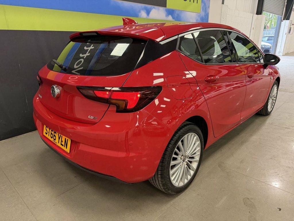 Vauxhall Astra 1.6L Elite Nav Red #5