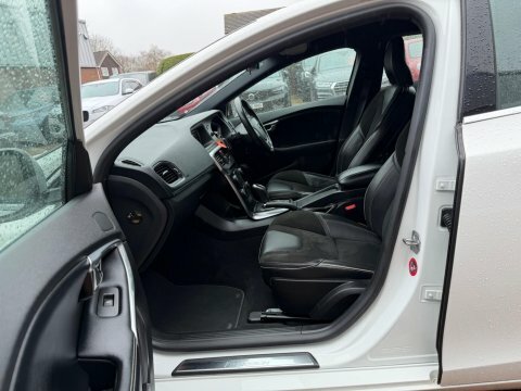 Volvo V40 1.5 T2 R-design White