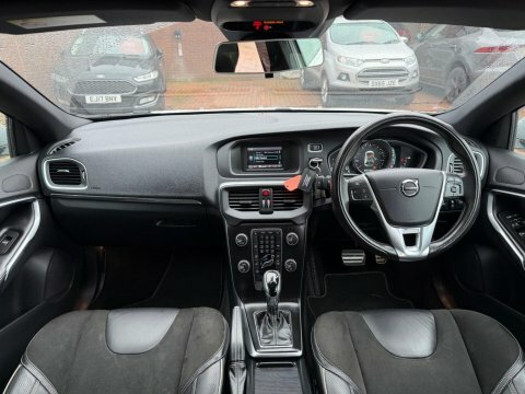 Volvo V40 1.5 T2 R-design DN67ZPR White #3