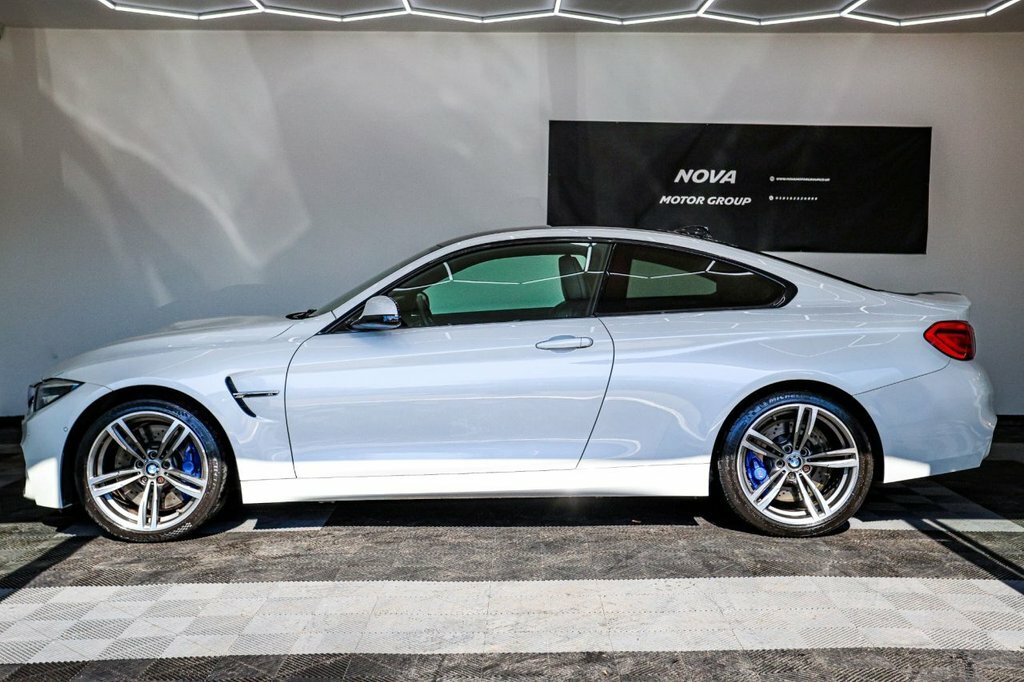 BMW M4 3L Null YR69FNZ White #6