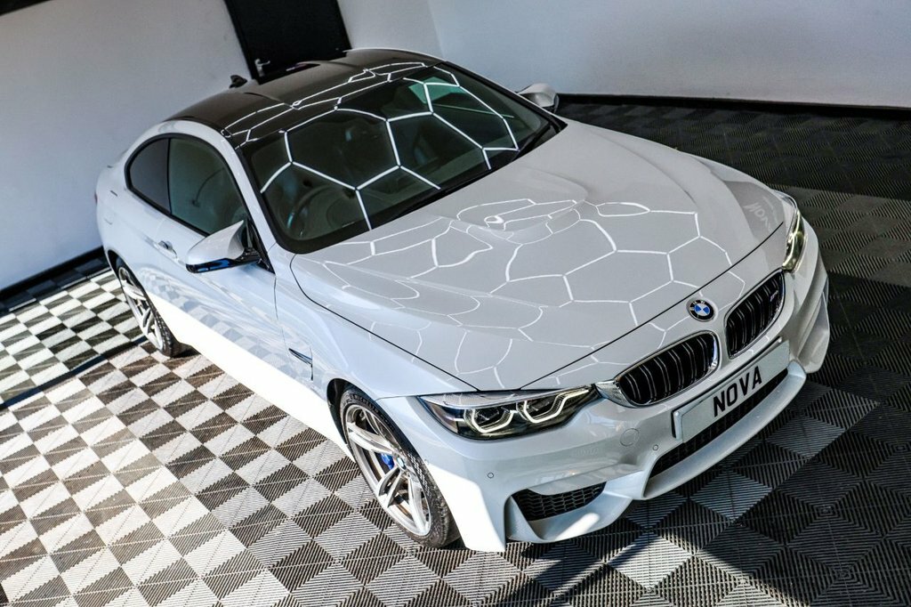 BMW M4 3L Null YR69FNZ White #4