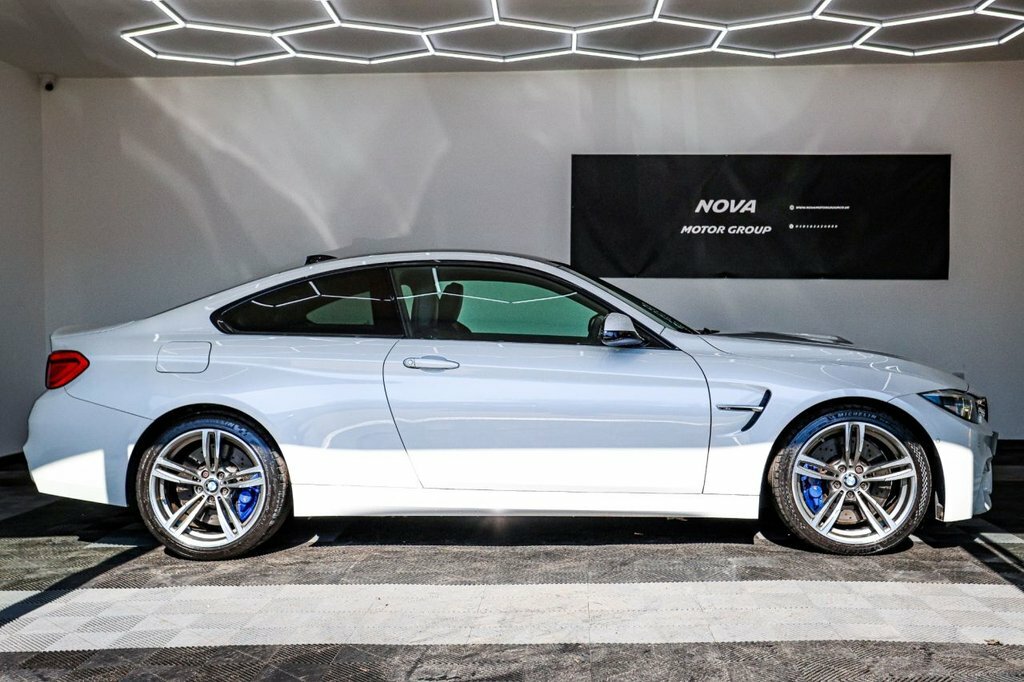 BMW M4 3L Null YR69FNZ White #5