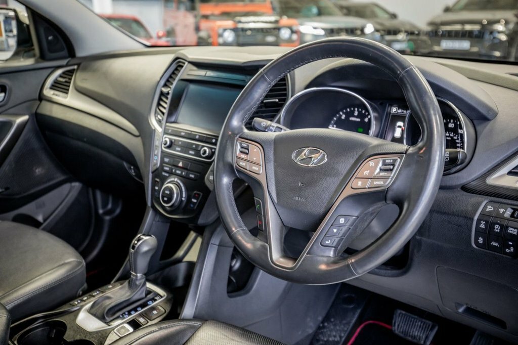 Hyundai Santa Fe 2.2L Premium Se WD65HMU White #2
