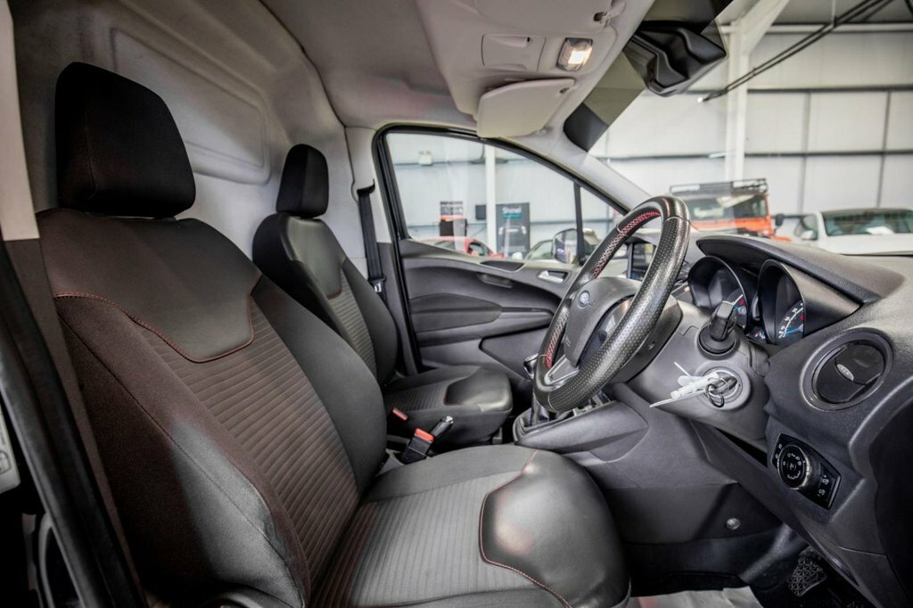 Ford Transit Courier 1.5L Sport Black #2