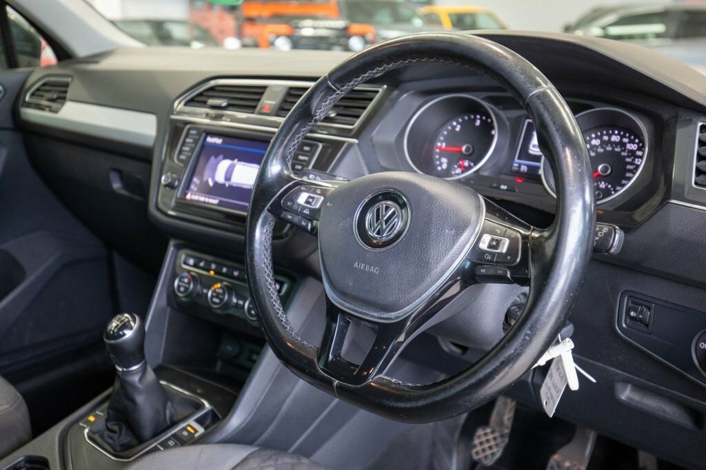 Volkswagen Tiguan 2L Se Navigation BK17KSJ Grey #2