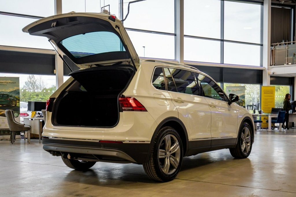 Volkswagen Tiguan 2L Sel YP68XMJ White #4