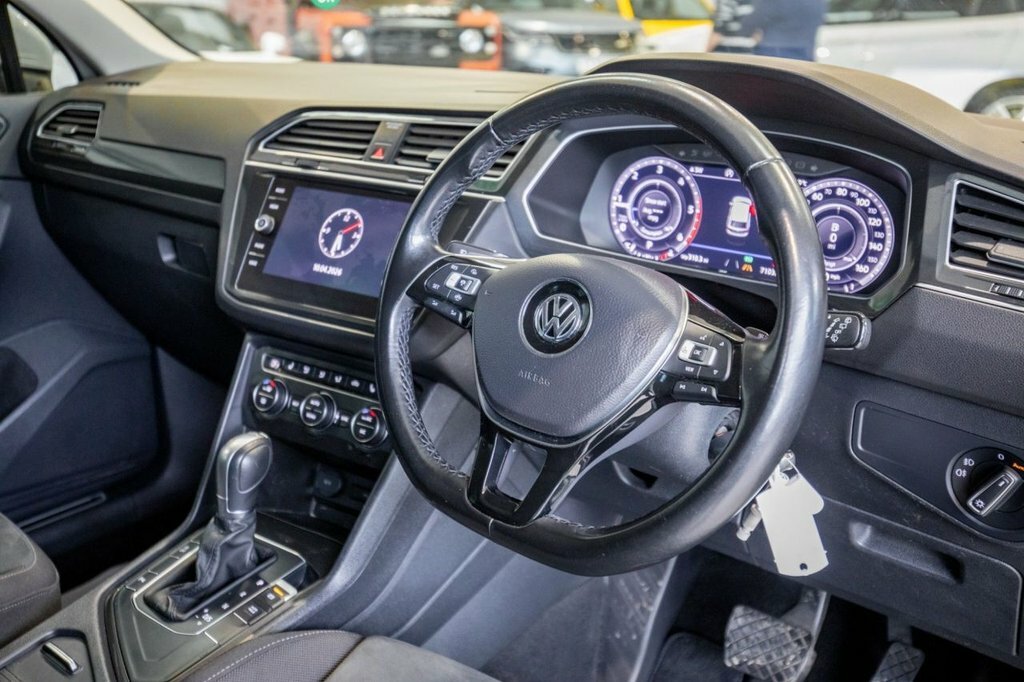 Volkswagen Tiguan 2L Sel YP68XMJ White #2