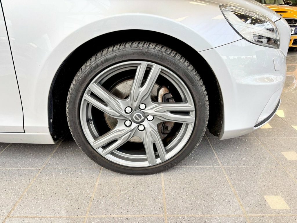 Volvo V40 2L R-design Pro KJ17FPK Silver #2