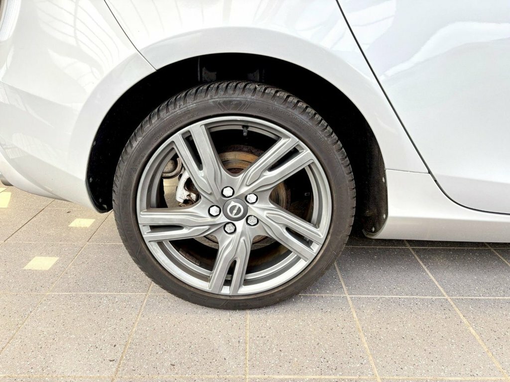 Volvo V40 2L R-design Pro KJ17FPK Silver #3