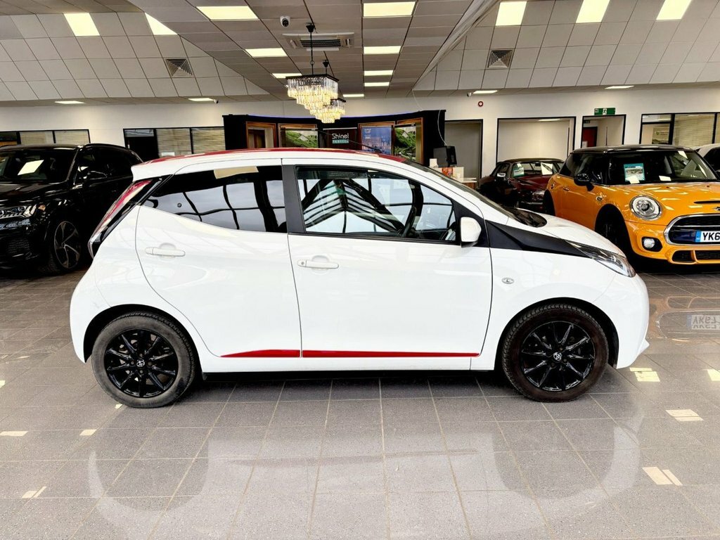 Toyota Aygo 1L X-press White