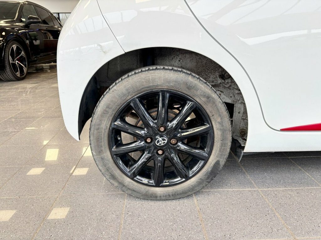 Toyota Aygo 1L X-press NU67MYP White #3