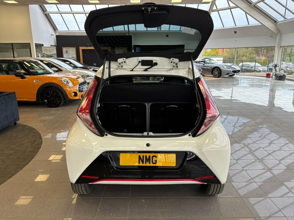 Toyota Aygo 1L X-press NU67MYP White #6