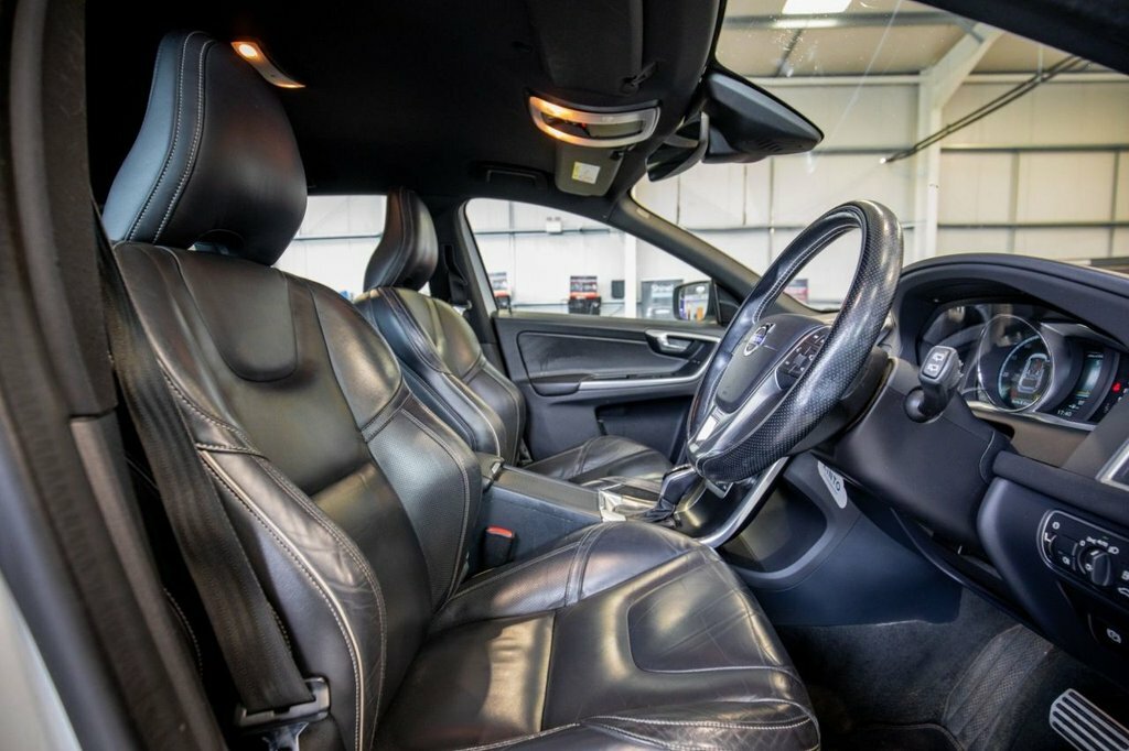 Volvo XC60 2L R-design Lux Nav KN15LZF White #3