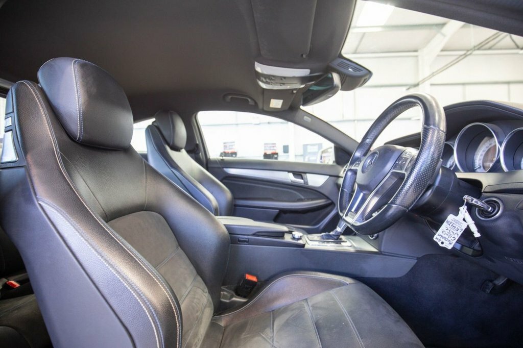 Mercedes-Benz C Class 2.1L Amg Sport Edition LR64YSG White #2
